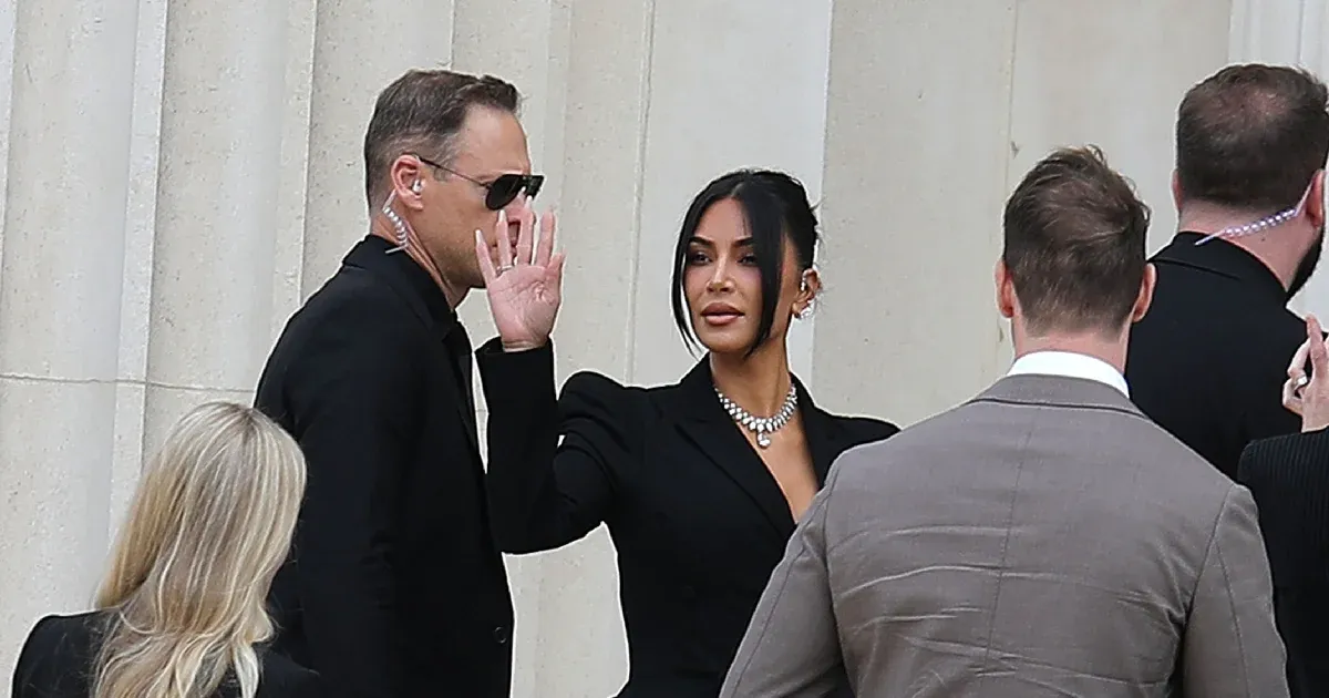 „Babáim vannak, haza kell jutnom hozzájuk” – Kim Kardashian az életéért könyörgött, mikor fegyvert fogtak rá