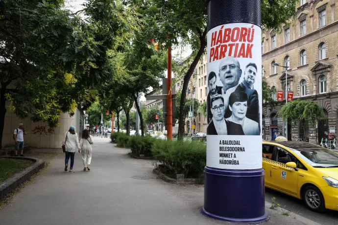 A CÖF-CÖKA plakátja Budapesten, 2023 júniusában – Fotó: Huszti István / Telex