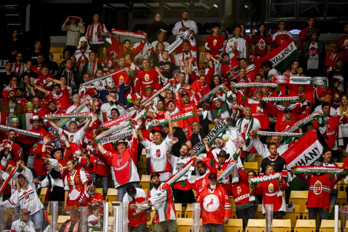 Ünneplő magyar drukkerek – Fotó: Vörös Dávid / MJSZ