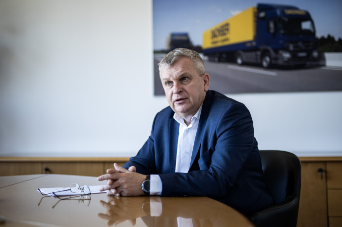 A logisztikában, csakúgy, mint a repülésben, két lépéssel előre kell gondolkozni