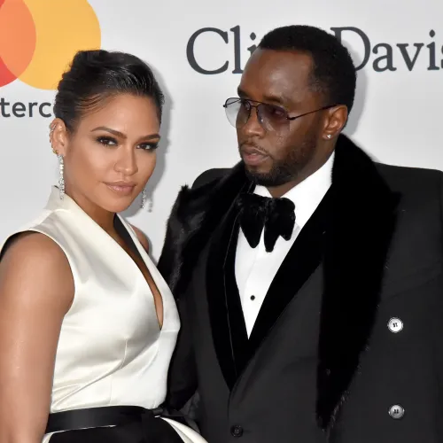 P. Diddy megalázta és verte volt barátnőjét, és idegen férfiakkal kényszerítette szexre