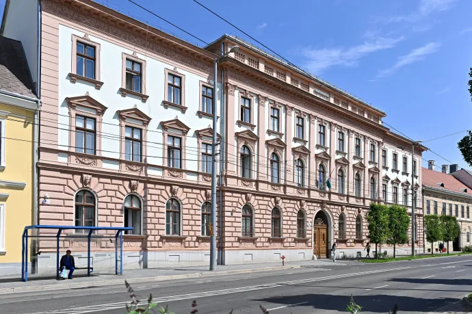 Bűnügyi felügyelet alá helyezték az orvost, aki húsvéthétfőn majdnem elgázolt egy rendőrt