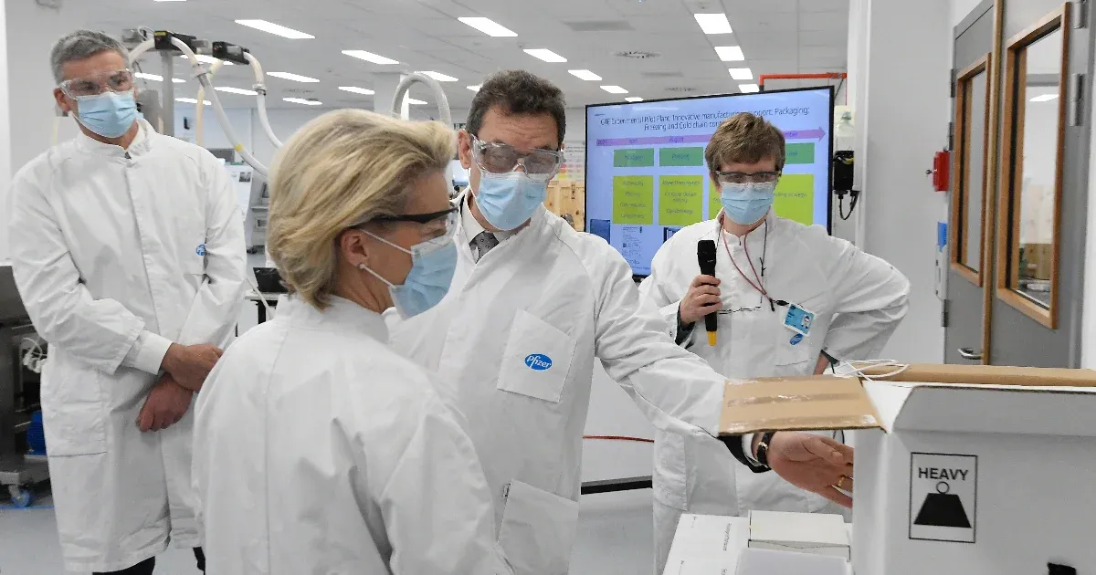 Elmeszelték a döntést, amivel nem adták ki Von der Leyen pfizeres sms-eit