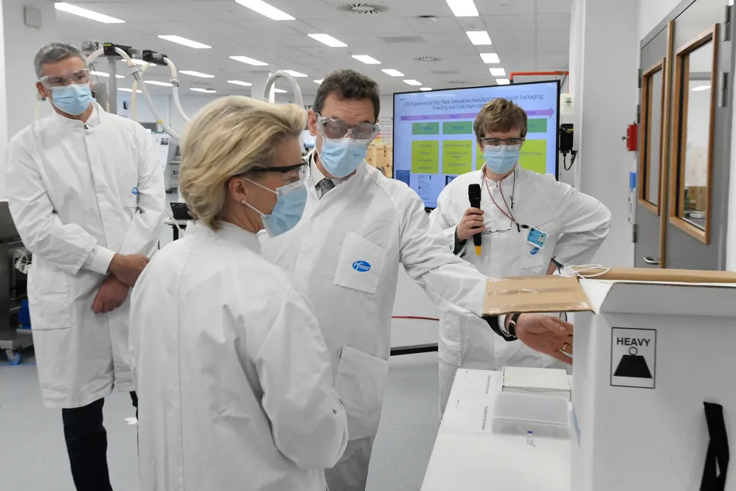 Elmeszelték a döntést, amivel nem adták ki Von der Leyen pfizeres sms-eit