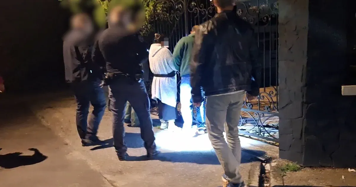 89 éves nőt raboltak el, majd eladták az óbudai lakását – négy csalót kapott el a rendőrség