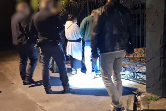 89 éves nőt raboltak el, majd eladták az óbudai lakását – négy csalót kapott el a rendőrség