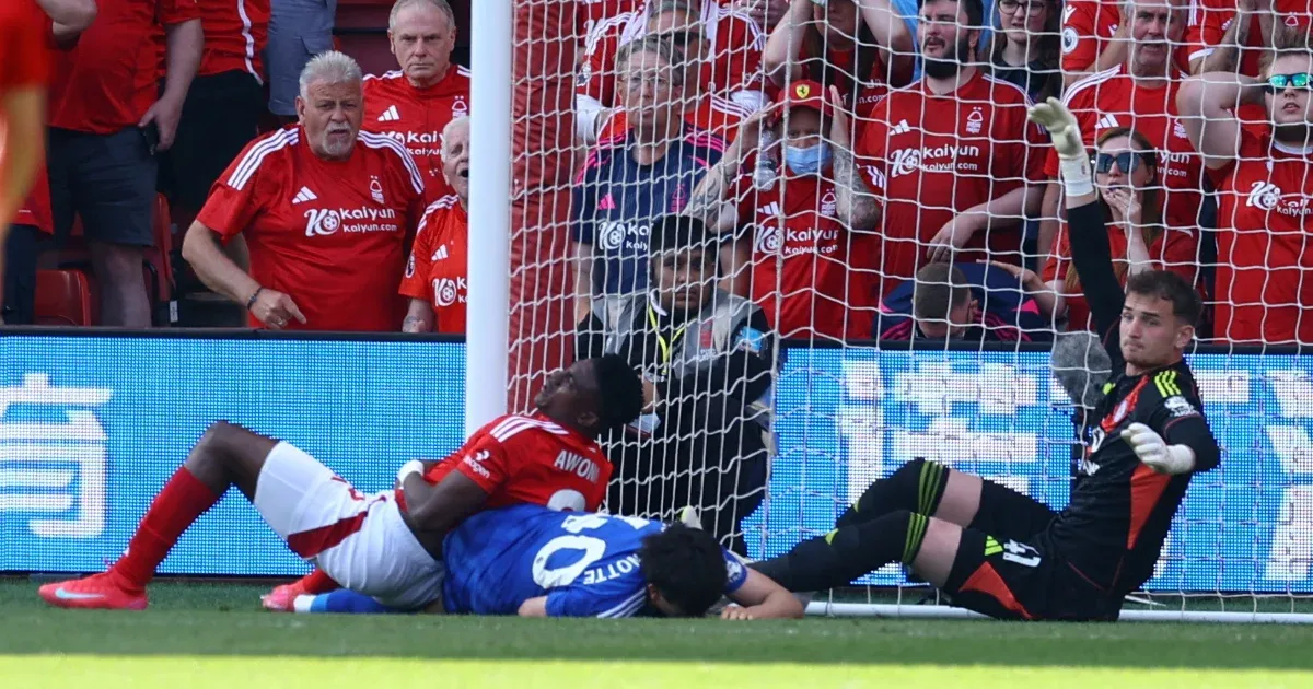 Súlyos sérülése miatt mesterséges kómába helyezték a Nottingham futballistáját