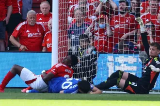 Súlyos sérülése miatt mesterséges kómába helyezték a Nottingham futballistáját
