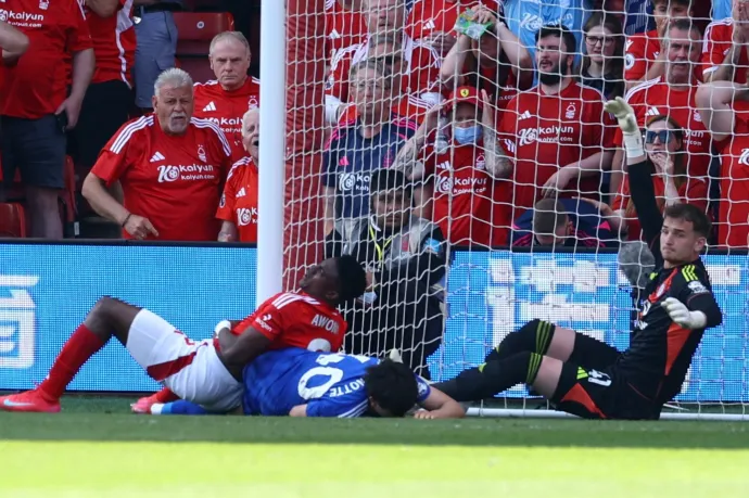 Súlyos sérülése miatt mesterséges kómába helyezték a Nottingham futballistáját
