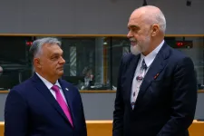 Orbán nyilvánosan gratulált az albán kormányfő győzelméhez, aki Soros György barátjának tartja magát
