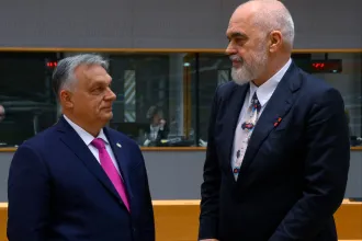 Orbán nyilvánosan gratulált az albán kormányfő győzelméhez, aki Soros György barátjának tartja magát