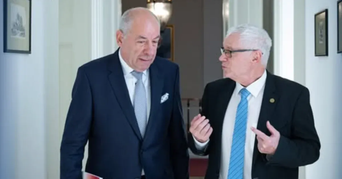 Polt Péter felment a Sándor-palotába és beadta a lemondását