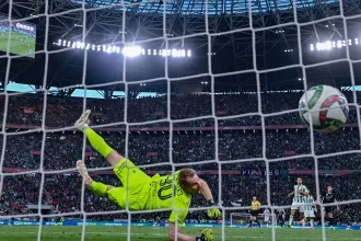 Bognár udvaribolondozta Kubatovot, majd megnyerte a kupadöntőt a Pakssal a Fradi ellen