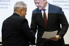 Olyan lassú a Demján 1+1, hogy idén már biztos nem pörgeti fel a gazdaságot