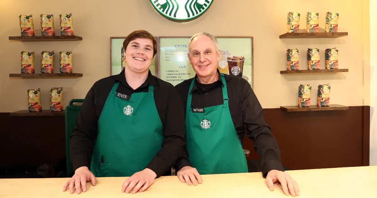 Több száz barista sztrájkol Amerikában a Starbucks új öltözködési szabályzata miatt