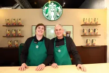 Több száz barista sztrájkol Amerikában a Starbucks új öltözködési szabályzata miatt