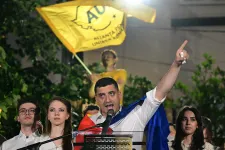 Simion mögött a Vasgárda és a Ceaușescu-rendszer árnyéka áll – Smaranda Enache az elnökválasztás tétjéről