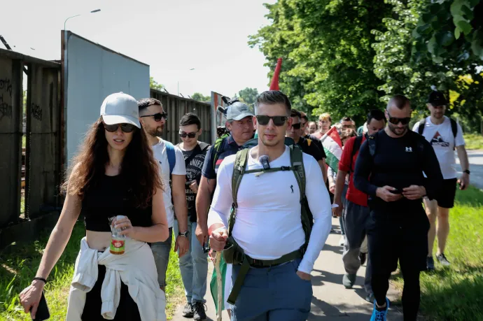 Magyar Péter: Sóval hintjük be a Szuverenitásvédelmi Hivatal helyét