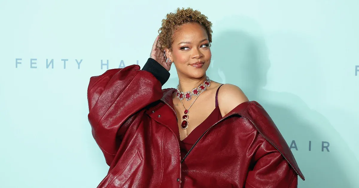 Rihanna három év után egy Hupikék Törpikék-betétdallal tér vissza