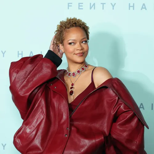 Rihanna három év után egy Hupikék Törpikék-betétdallal tér vissza