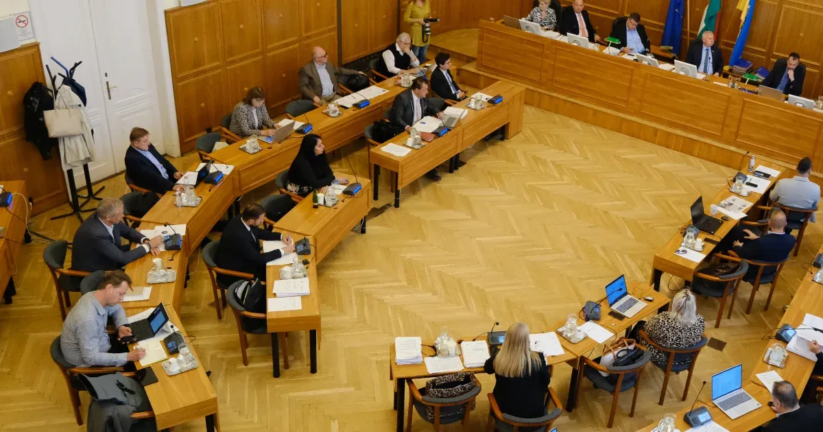 „Kérdezz csak, amíg még kérdezhetsz” – mondta a KDNP baranyai elnöke a Telex pécsi tudósítójának