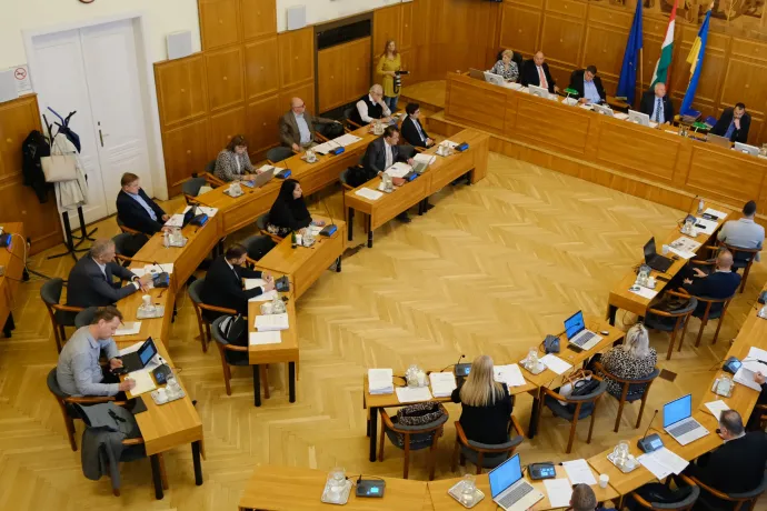 „Kérdezz csak, amíg még kérdezhetsz” – mondta a KDNP baranyai elnöke a Telex pécsi tudósítójának