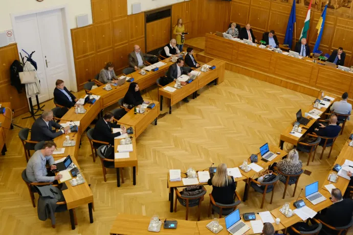 „Kérdezz csak, amíg még kérdezhetsz” – mondta a KDNP baranyai elnöke a Telex pécsi tudósítójának