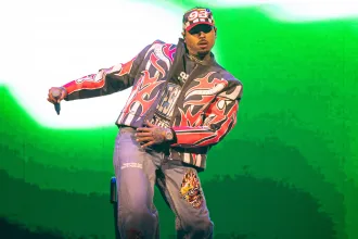 Letartóztatták Chris Brownt, miután összetört egy üveg tequilát egy producer fején Londonban