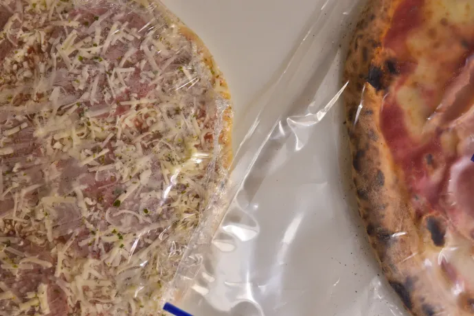 Balra a bolti, jobbra a nápolyi pizza fagyott állapotban – Fotó: Ács Bori / Telex