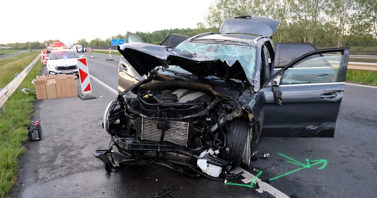 Öten súlyosan megsérültek az M30-as autópályán történt balesetben