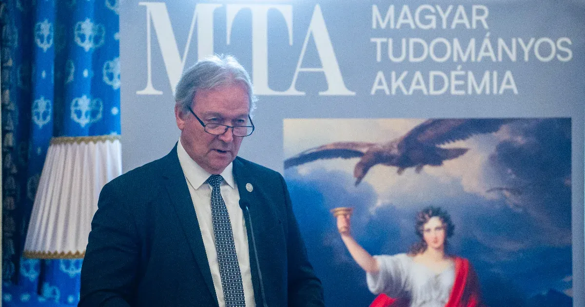 „Freund Tamás reagál Schmidt Mária kritikájára: Az információhiányra épített téveszméje” „Freund Tamás reagál Schmidt Mária kritikájára: Az információhiányra épített téveszméje”