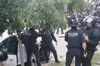 Autó hajtott a tömegbe az Espanyol-Barcelona meccs előtt