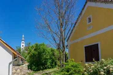 Szinte ingyen adnak telkeket a Balaton legbájosabb településén az elnéptelenedés ellen