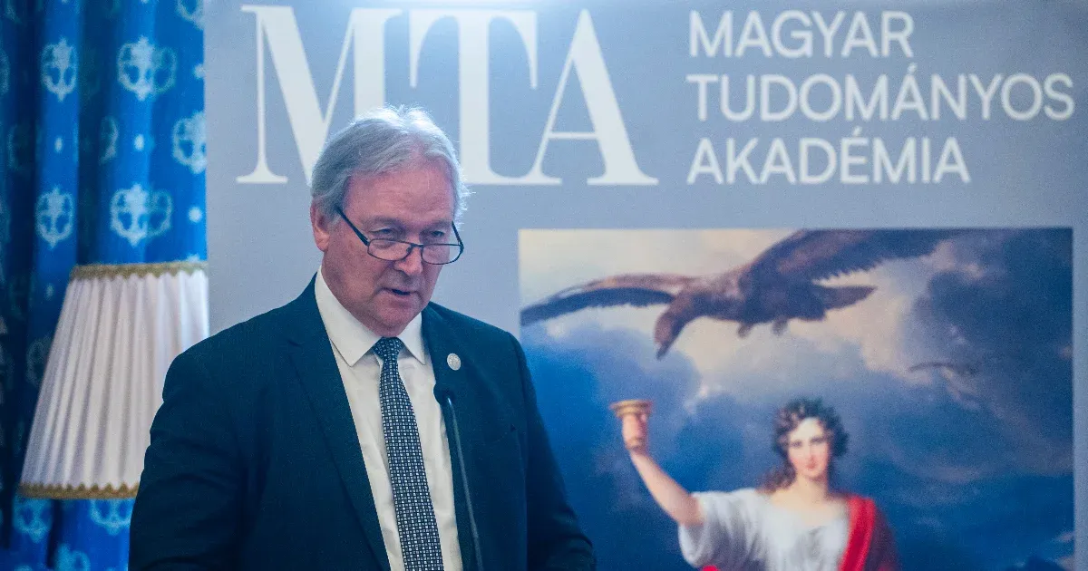 Freund Tamás: Uszító, fenyegető, politikai és ideológiai elfogultságot tükröző támadások érik a Magyar Tudományos Akadémiát