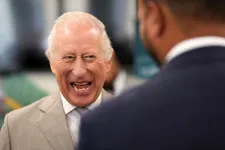Károly király már kétszer olyan gazdag, mint Erzsébet volt