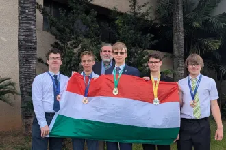 Öt érmet nyertek a magyar középiskolások a Mengyelejev Kémiai Diákolimpián