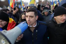 Simion a francia konzervatív televízióban sértegette a franciákat, és üzente meg Macronnak, hogy diktátornak tartja