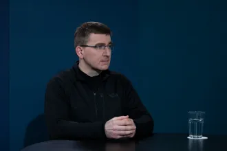 Rácz András a Szuverenitásvédelmi Hivatalnak: Az orosz haverjaitok rakétáitól, na, attól félek... de tőletek, bohócok, nem