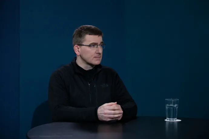 Rácz András a Szuverenitásvédelmi Hivatalnak: Az orosz haverjaitok rakétáitól, na, attól félek... de tőletek, bohócok, nem