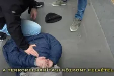 Fegyverkereskedelemmel gyanúsított német férfit fogtak el a TEK-esek a Nyugatinál