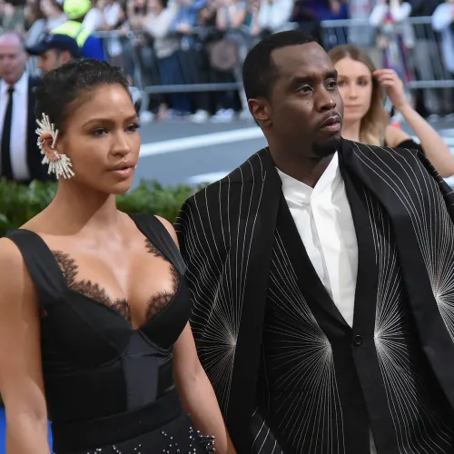 P. Diddy ügyvédje szerint a bántalmazások „egy mérgező, drogoktól és megcsalásoktól terhelt kapcsolat eredményei”