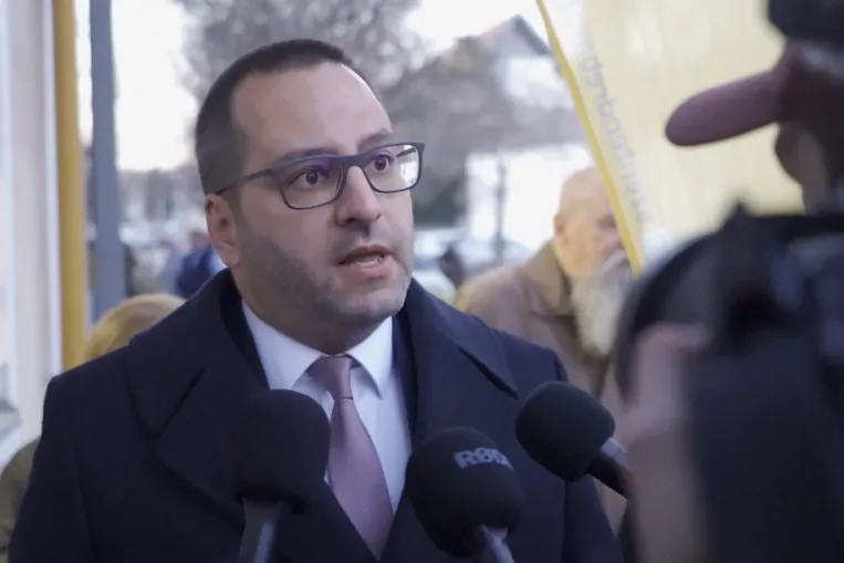 A Fidesz durvábban esne neki a szabad nyilvánosságnak, mint az amerikaiak a náci propagandának
