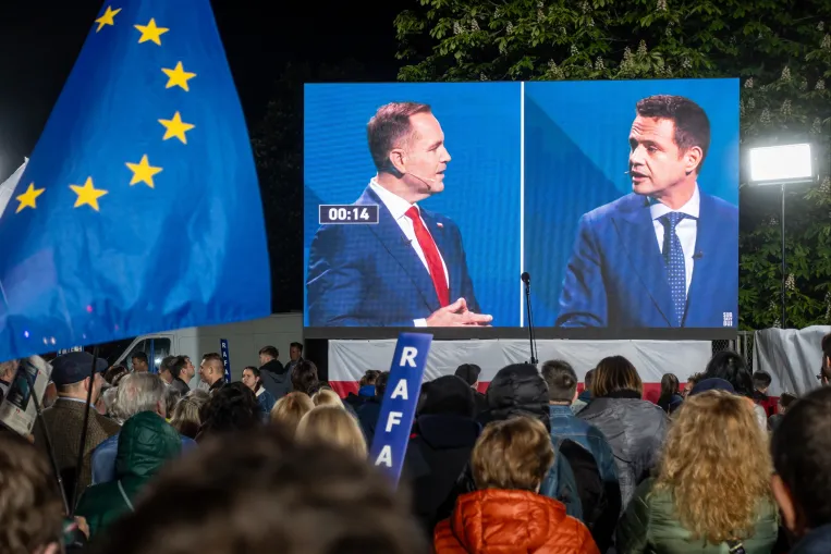 Óriási a tét: Tusk kormányának és Kaczyńskinak a sorsa is múlhat a lengyel elnökválasztáson