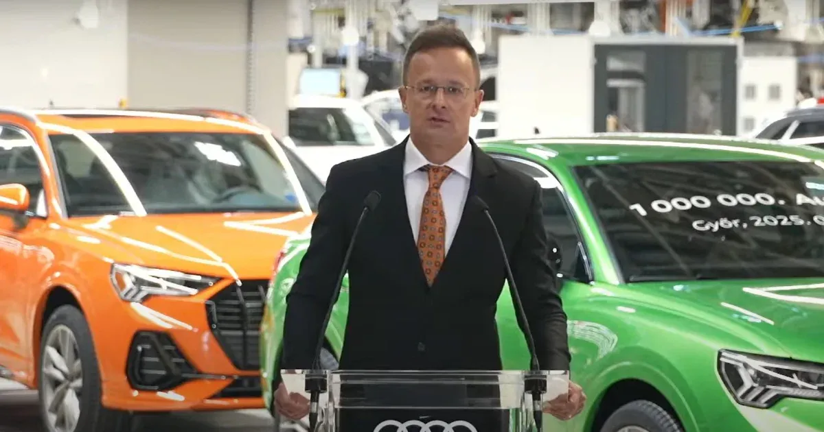 Szijjártó mellett legördült egy milliomodik Audi, ő már az autóipar Bajnokok Ligájában látja az országot