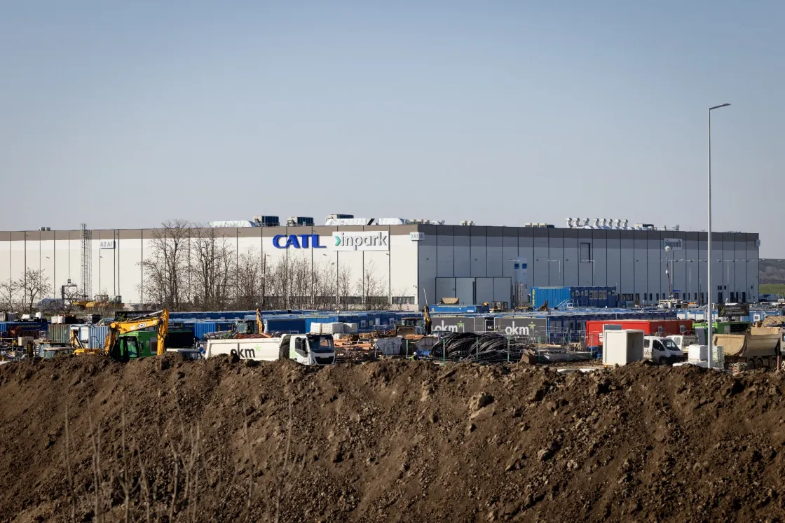 „A BYD-nak biztos nem gyártunk” – ősszel indul a CATL debreceni akkugyára, aminek már tervezik a második egységét