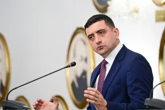 Tőkés László: Orbán keresztény-konzervatív szövetségest keres Simionban, a dicsérete egy gesztus is felé