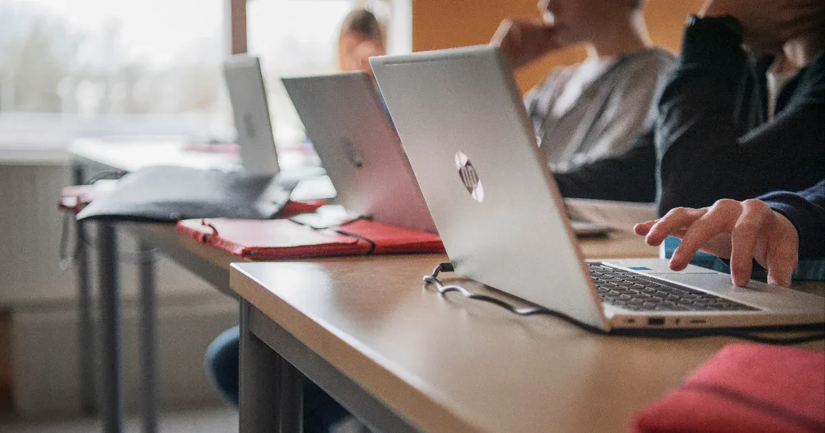 Pornóoldalra vezetett az Oktatási Hivatal dokumentumában szereplő hivatkozás