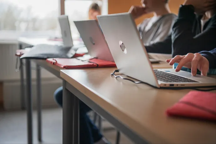 Pornóoldalra vezetett az Oktatási Hivatal dokumentumában szereplő hivatkozás