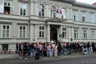 A budapesti Nikola Tesla szerb gimnázium diákjainak tiltakozására elmaradt a szerbiai oktatási miniszter látogatása