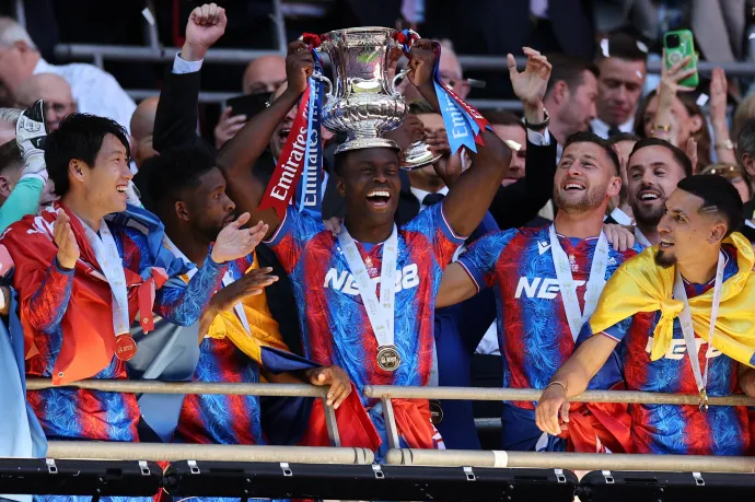 Történetének első trófeáját nyerte a Crystal Palace, a City idén is elbukta az FA-kupát